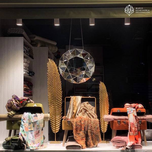 Escaparate y Decoracion Comercial Mario Echevarria: Moda-MUCHAS TELAS - Donostia