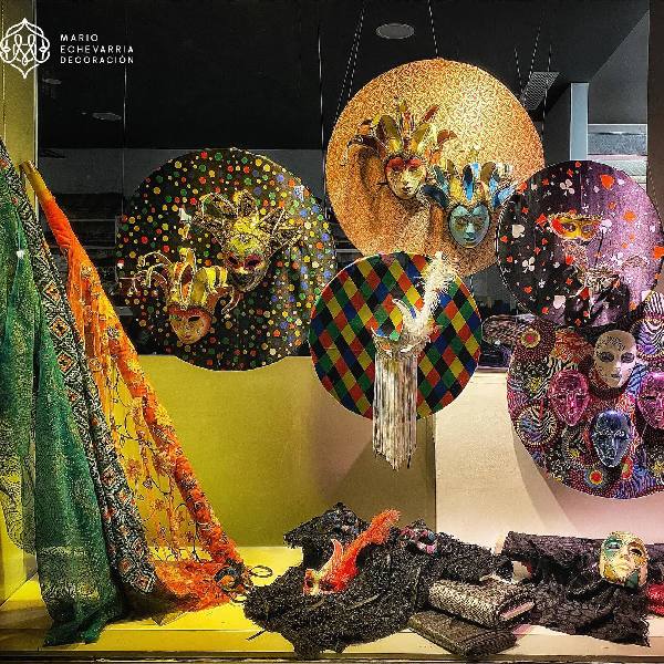 Escaparate y Decoracion Comercial Mario Echevarria: Moda-MUCHAS TELAS - Donostia
