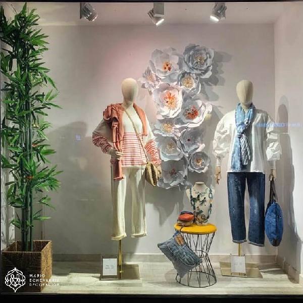 Escaparate y Decoracion Comercial Mario Echevarria: Moda-MIA BELLA - Donostia