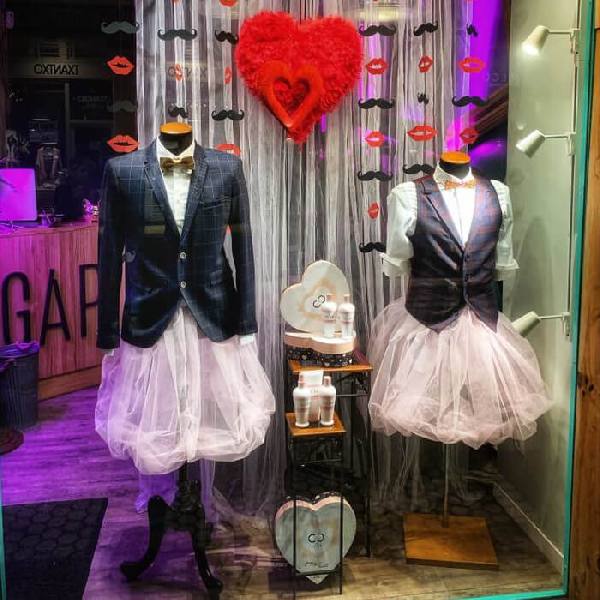 imagen noticia: Montamos un escaparate de amor en GAP PELUQUEROS