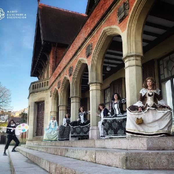 imagen noticia: Las meninas salen del cuadro y pasean por Donostia!